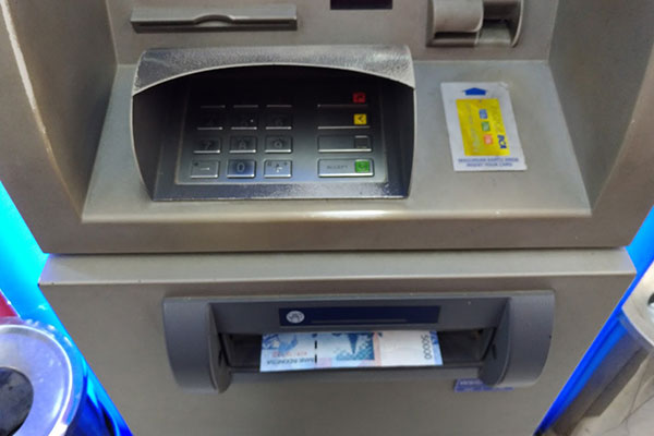 Cara Mengambil Uang di ATM BCA dan Aplikasi Sakuku Terlengkap