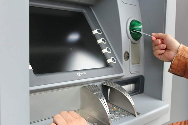 Cara Mengeluarkan Kartu ATM Yang Tertelan Paling Mudah