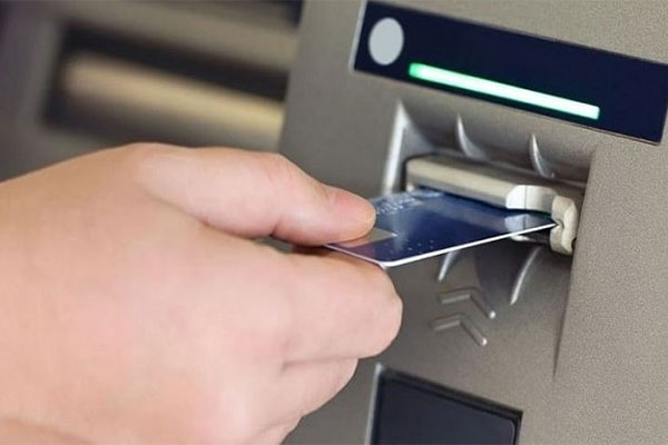 Salah Memasukkan Kartu ATM